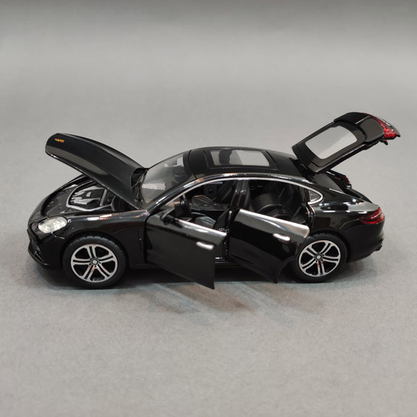 ماشین فلزی پورشه پانامرا